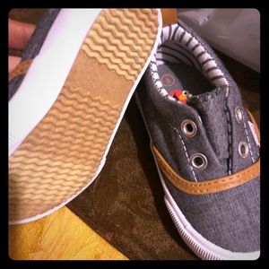 Elmo baby slip on shoes grey canvas Size 5